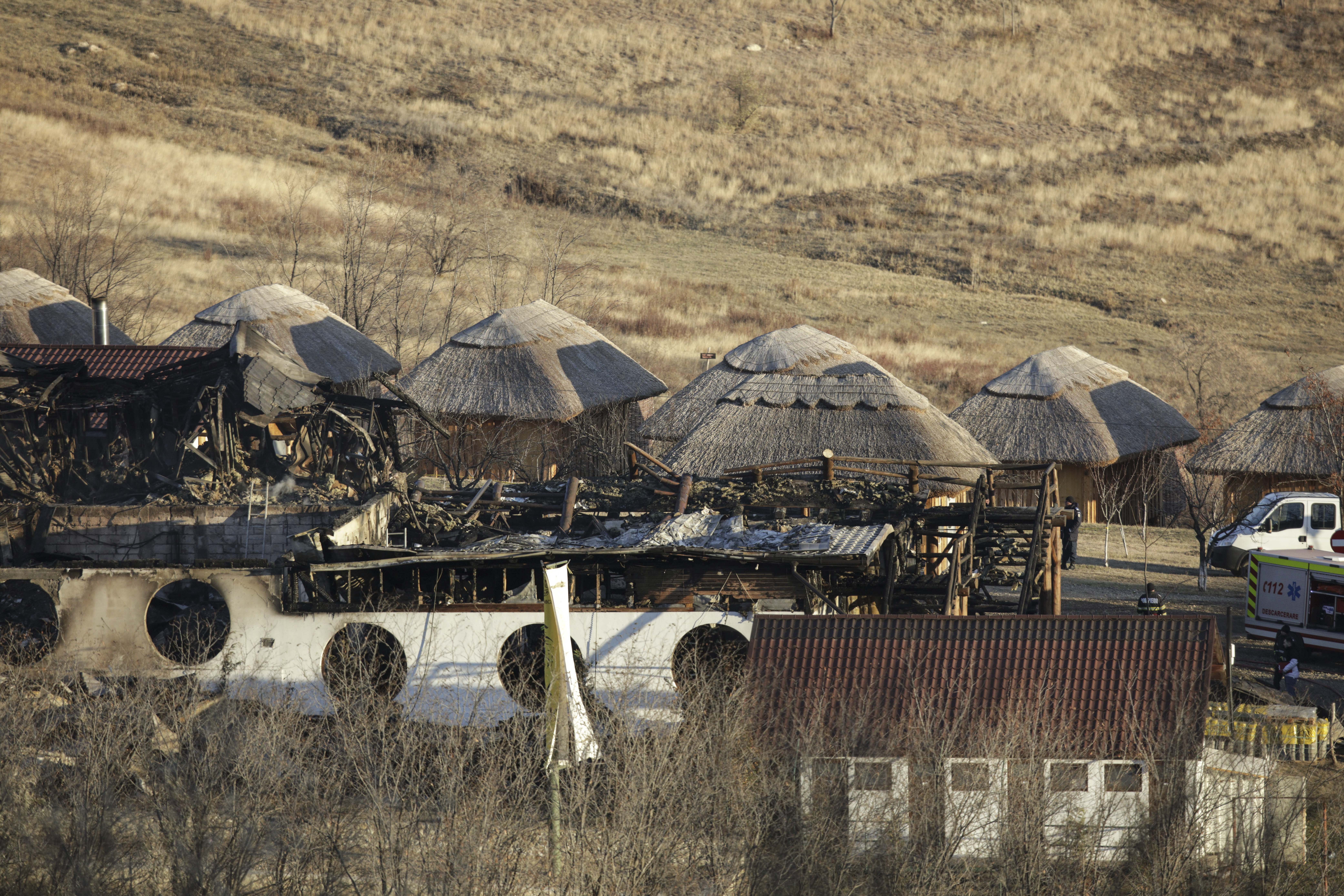 Ancheta incendiului de la Ferma Dacilor a fost extinsă. Procurorii fac opt percheziții și vor aduce șase persoane la audieri