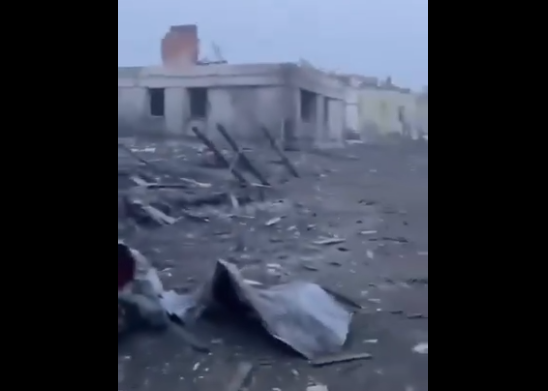 Moscova a recunoscut că a bombardat din greșeală un sat din vestul Rusiei. Imagini din localitatea distrusă
