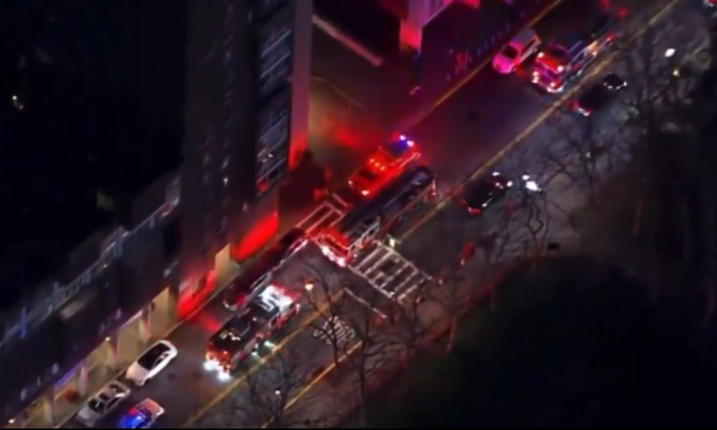 Panică în New York după o serie de explozii în Manhattan. Elicopterele survolează zona