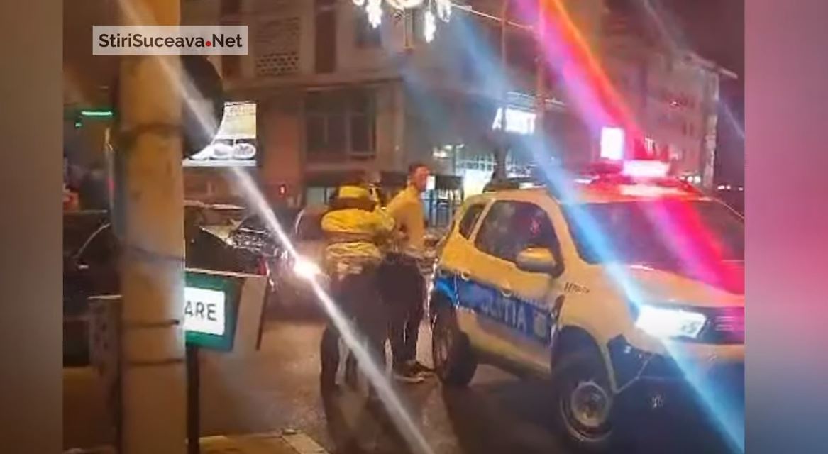 VIDEO Un șofer a fost încătușat de polițiști pentru că a refuzat să părăsească coada de mașini de la McDonald's din Suceava