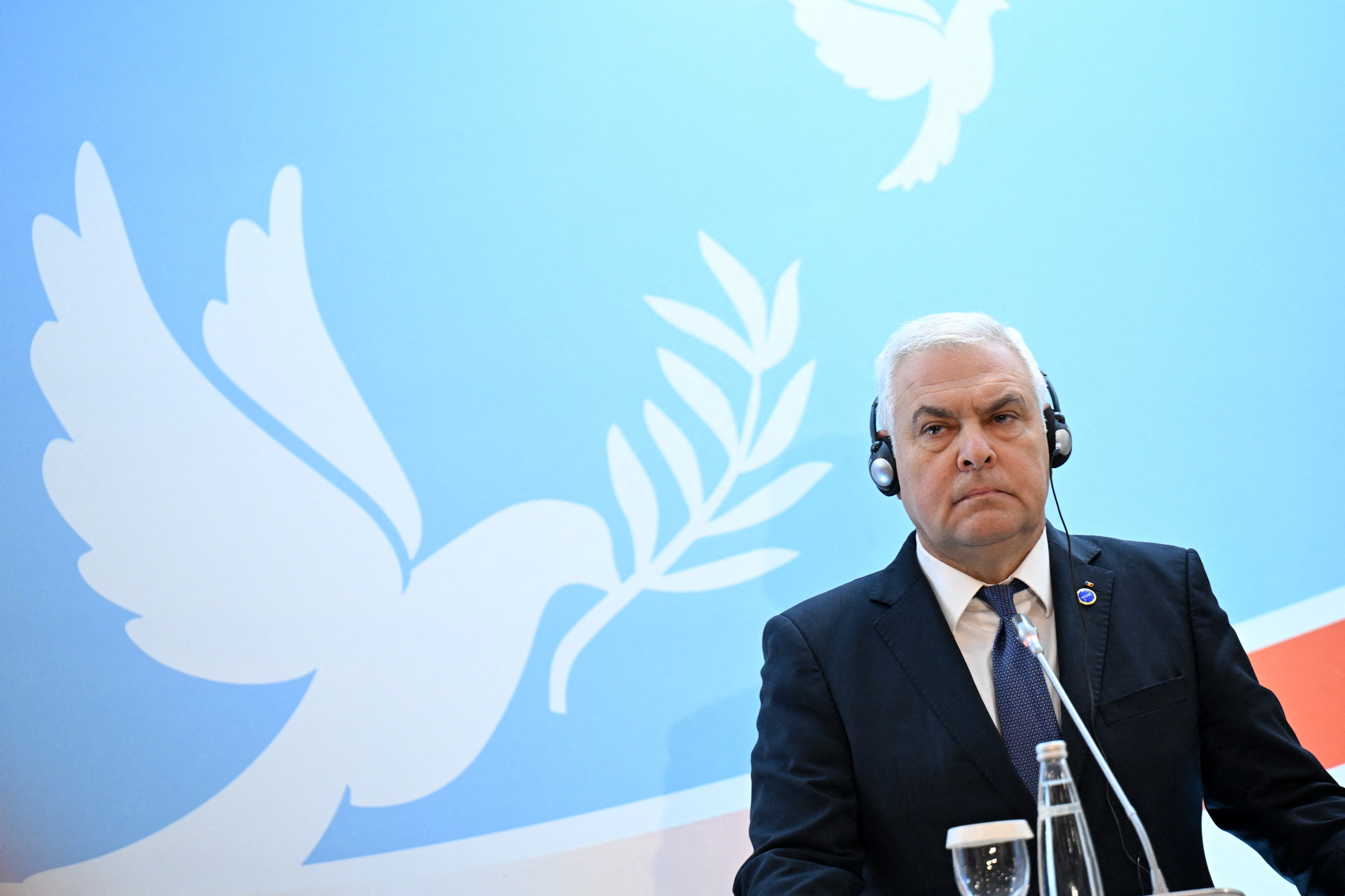 Ministrul Apărării spune că nu va fi război în România pentru că „avem garanții de securitate”