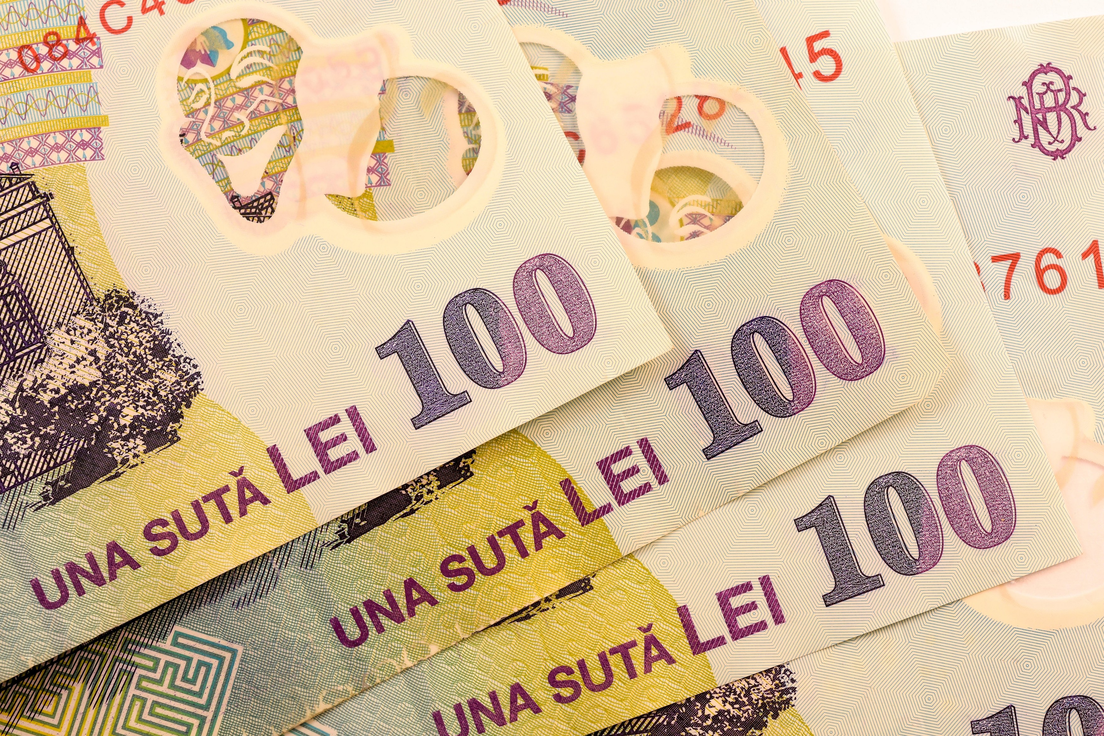 Ministerul Muncii: Pensiile vor fi distribuite la domiciliu începând cu 5 ianuarie, iar plata pe card se va face pe 11-12 ianuarie