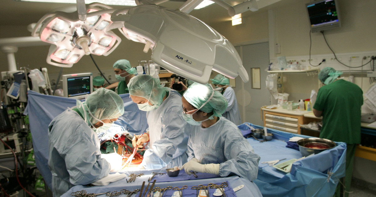 Primul transplant parţial de inimă din lume se dovedeşte a fi un succes ...