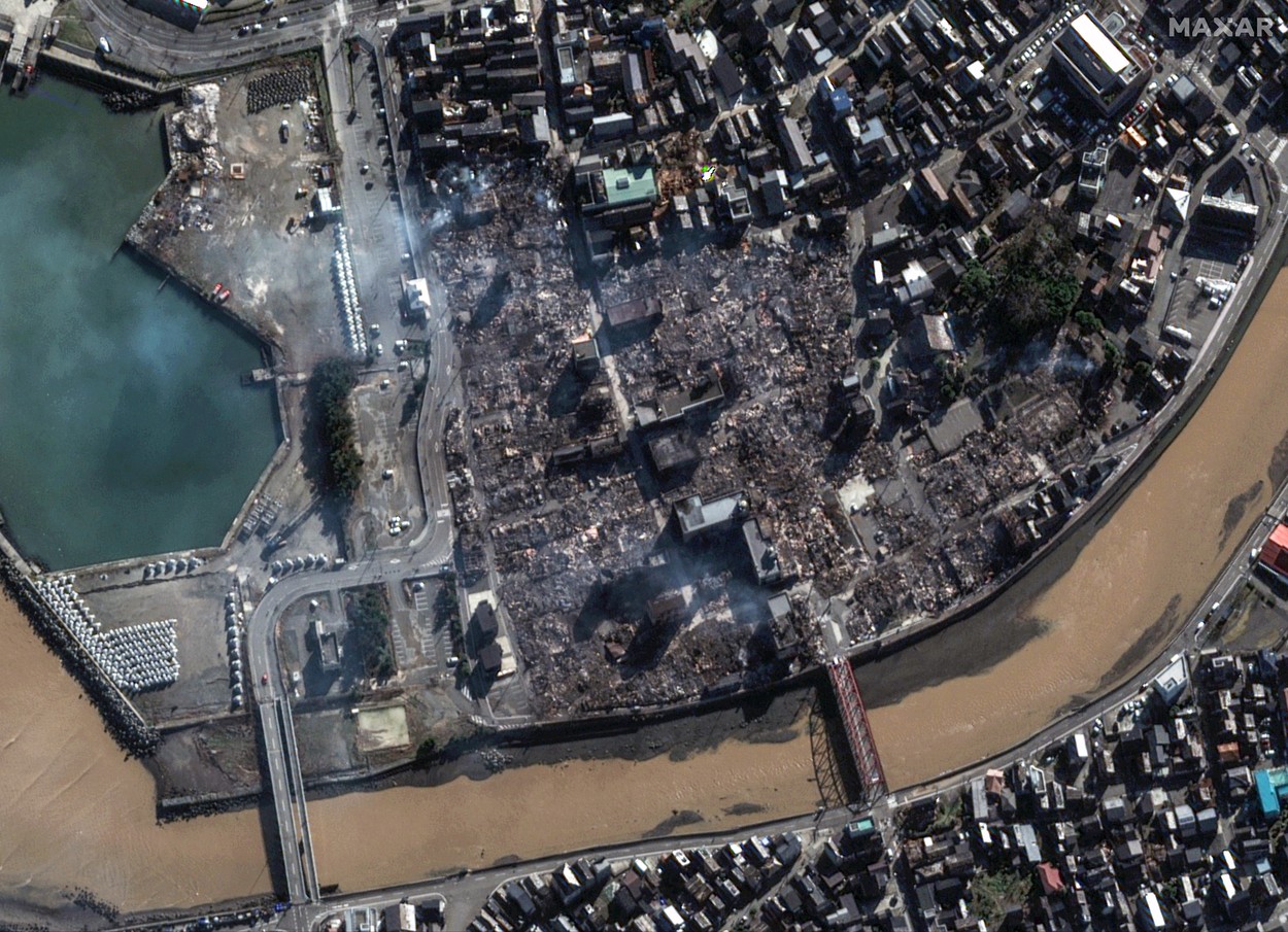 Imagini din satelit cu dezastrul produs de cutremurul din Japonia. Pământul s-a ridicat cu 4 metri