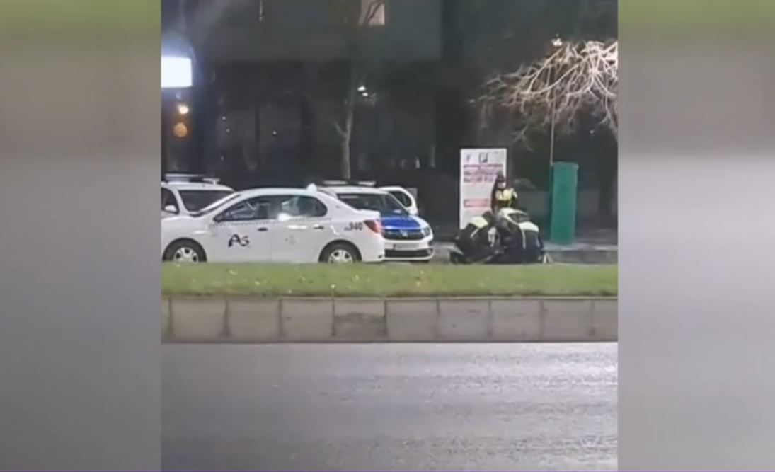 VIDEO Un taximetrist a fost încătușat în trafic, la Galați, după ce a devenit agresiv cu polițiștii care l-au amendat