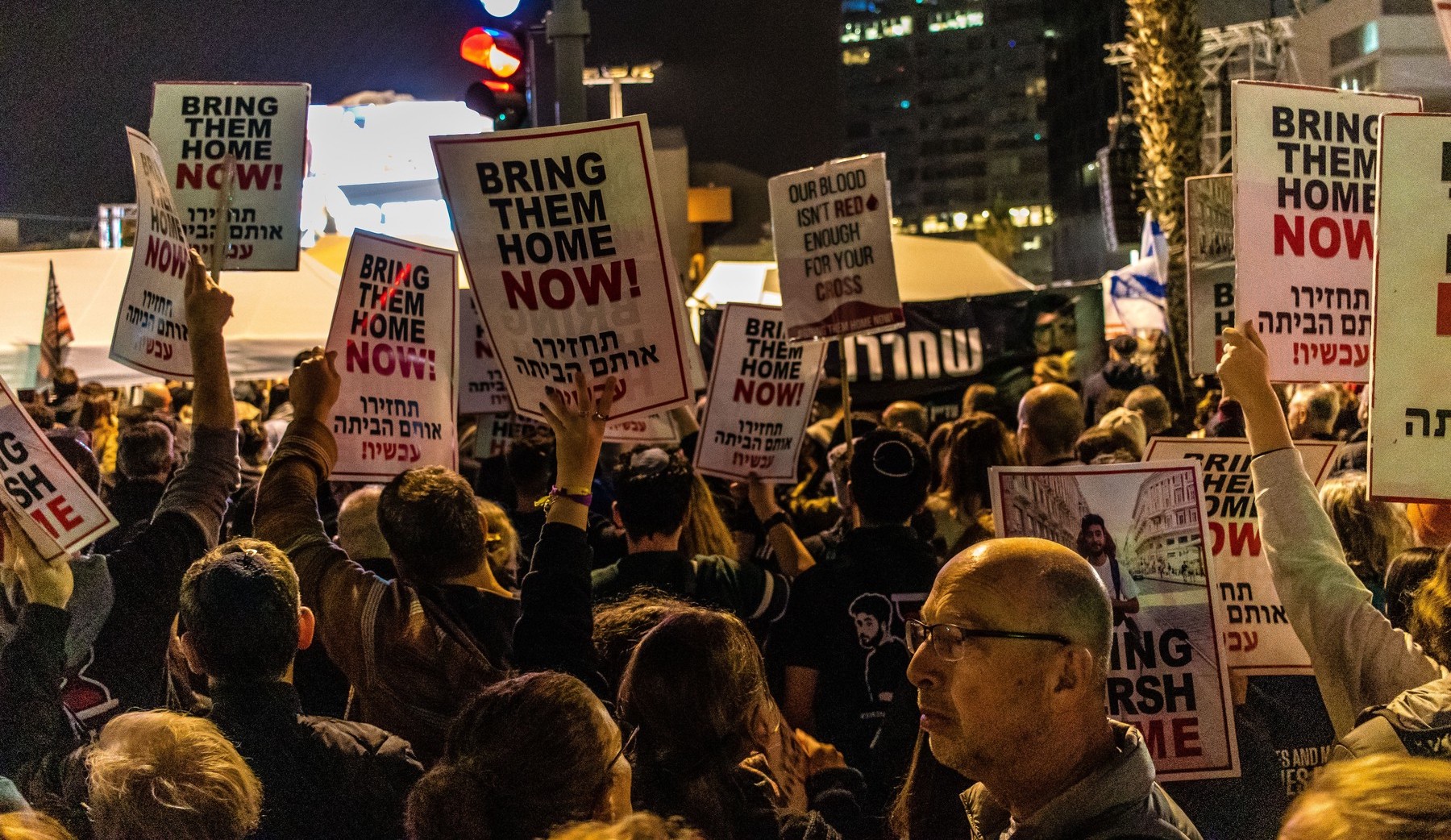 Mii de protestatari i-au cerut demisia lui Netanyahu, pentru că nu aduce acasă ostaticii din Gaza