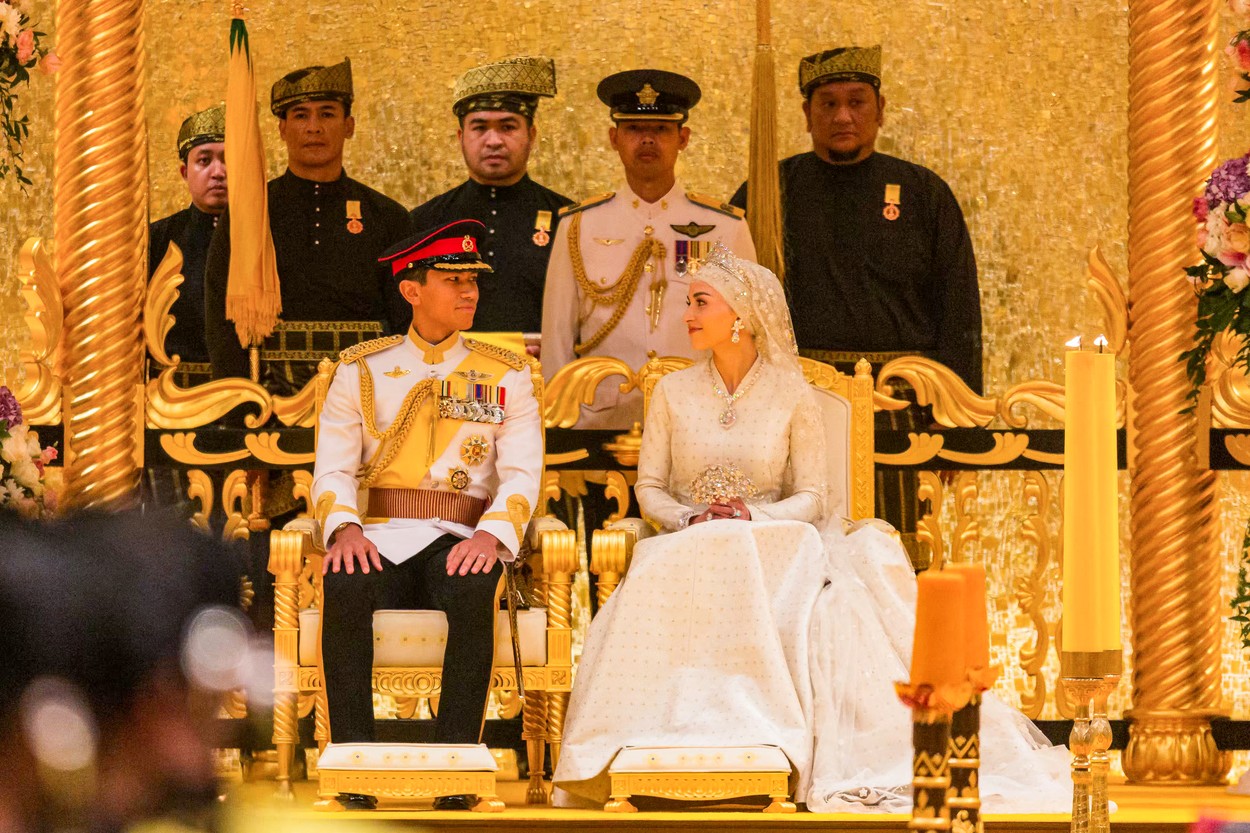 Prinţul Abdul Mateen din Brunei s-a căsătorit în cadrul unei ceremonii fastuoase. Festivitățile au durat 10 zile 