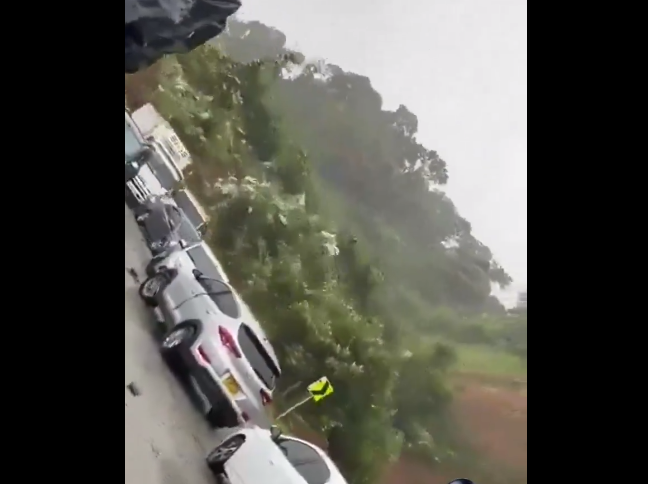 O alunecare de teren masivă a distrus o autostradă în Columbia. Mașini cu tot cu pasageri, îngropate în pământ. Cel puțin 37 de morți
