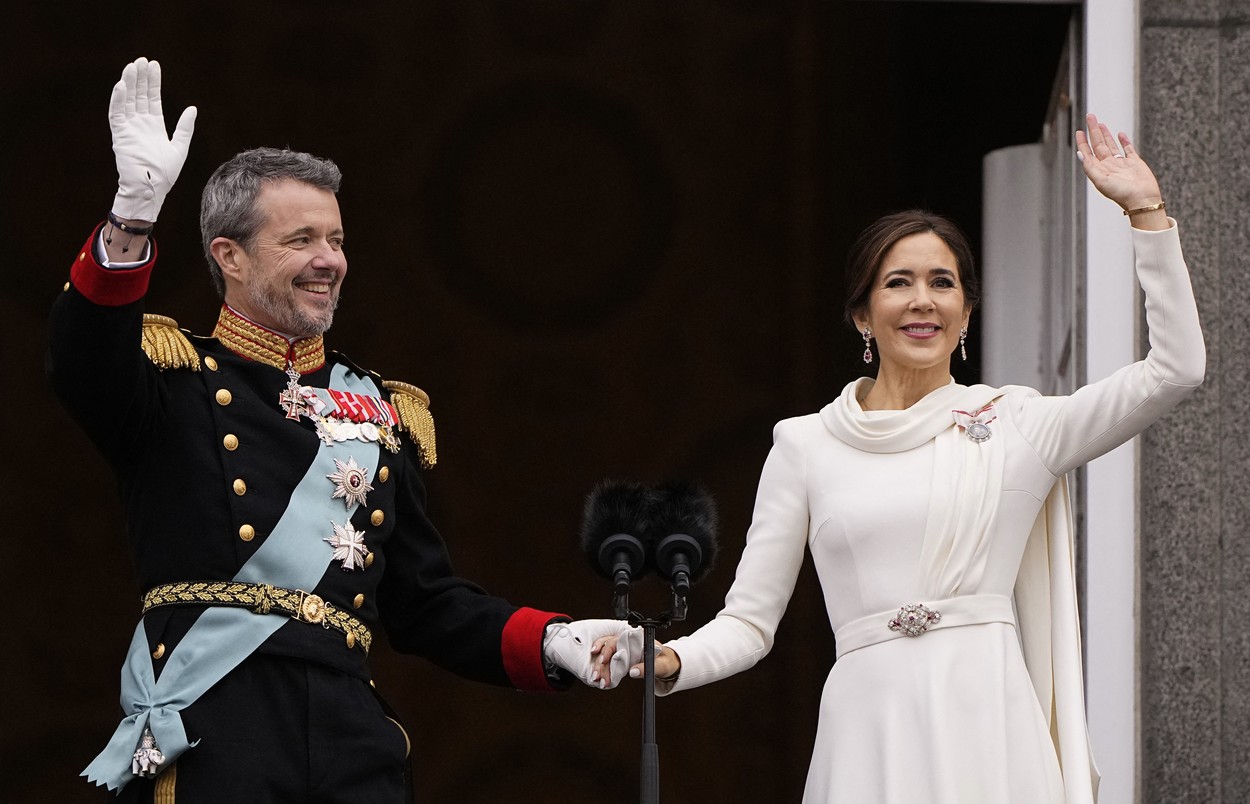 Regele Danemarcei Frederik al X-lea a urcat pe tron. Mii de oameni s-au bucurat în fața Palatului Christiansborg