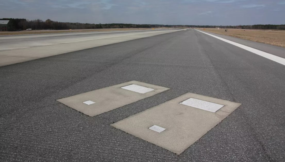 Motivul pentru care doi soți au fost înmormântați pe pista unui aeroport din Georgia