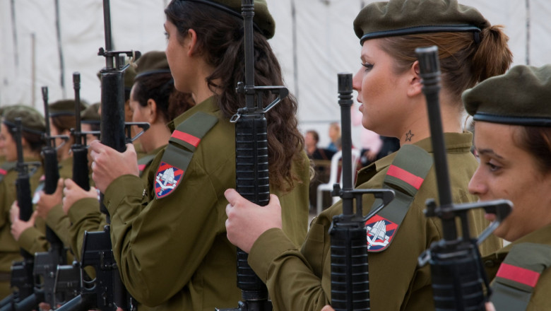 Femei soldat în Israel.