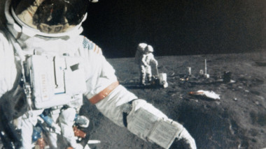 Astronauți NASA pe Lună