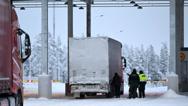 Camioane la vama dintre Finlanda și Rusia.