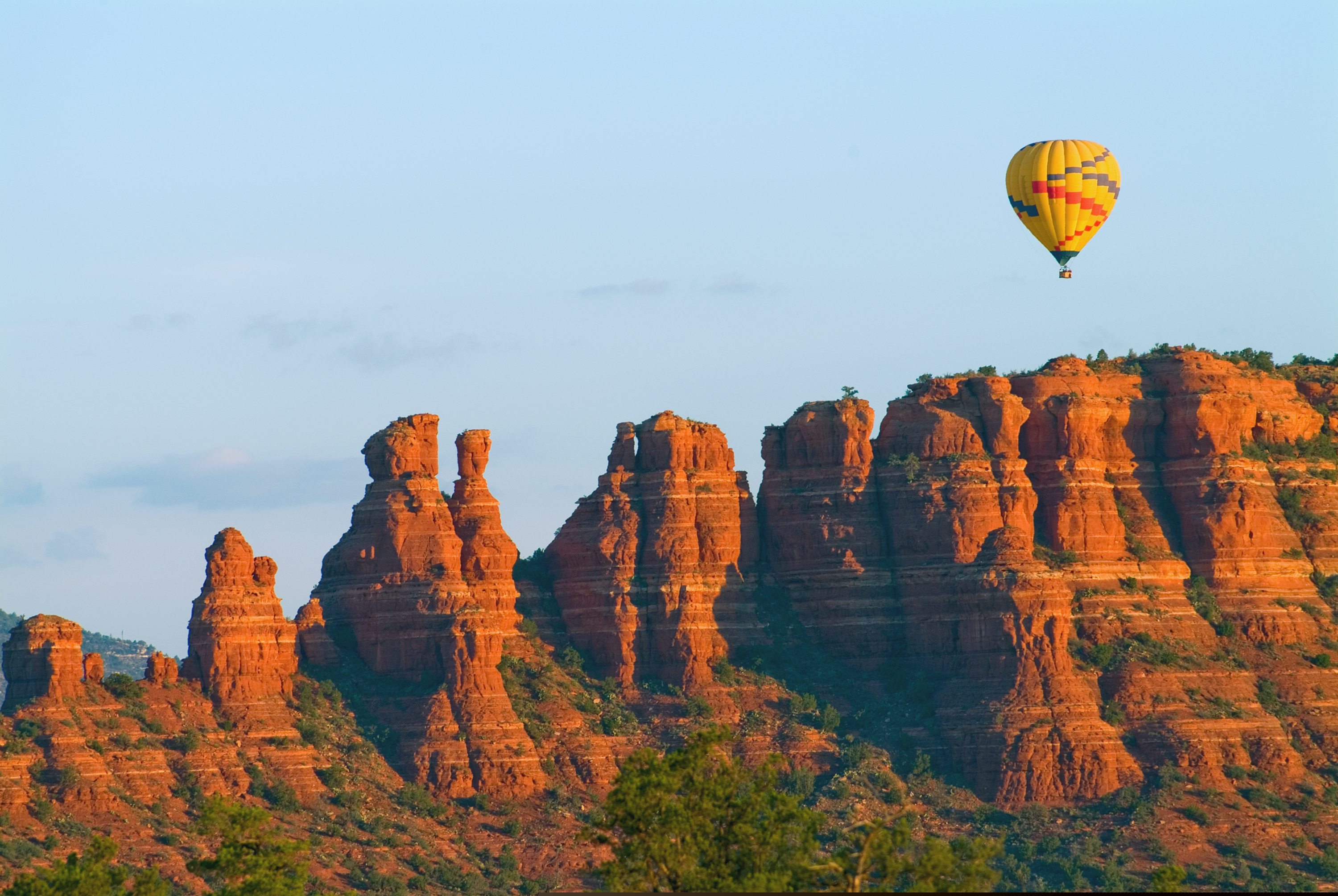 Un balon cu aer cald s-a prăbușit în Arizona. Patru oameni au murit, iar un altul a fost grav rănit