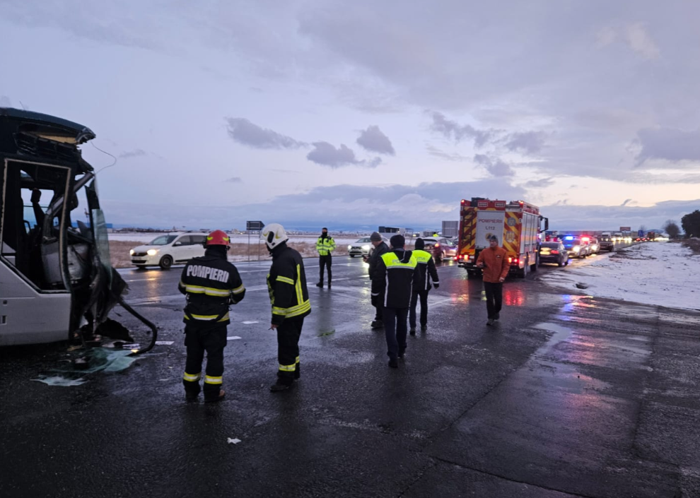 Șase oameni au ajuns la spital după un accident cu două autobuze în Brașov