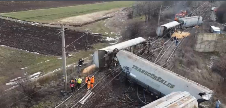 Un tren cu cereale a deraiat, trafic feroviar blocat între Craiova și Caracal. Trenurile întârzie sute de minute, ce pot face călătorii