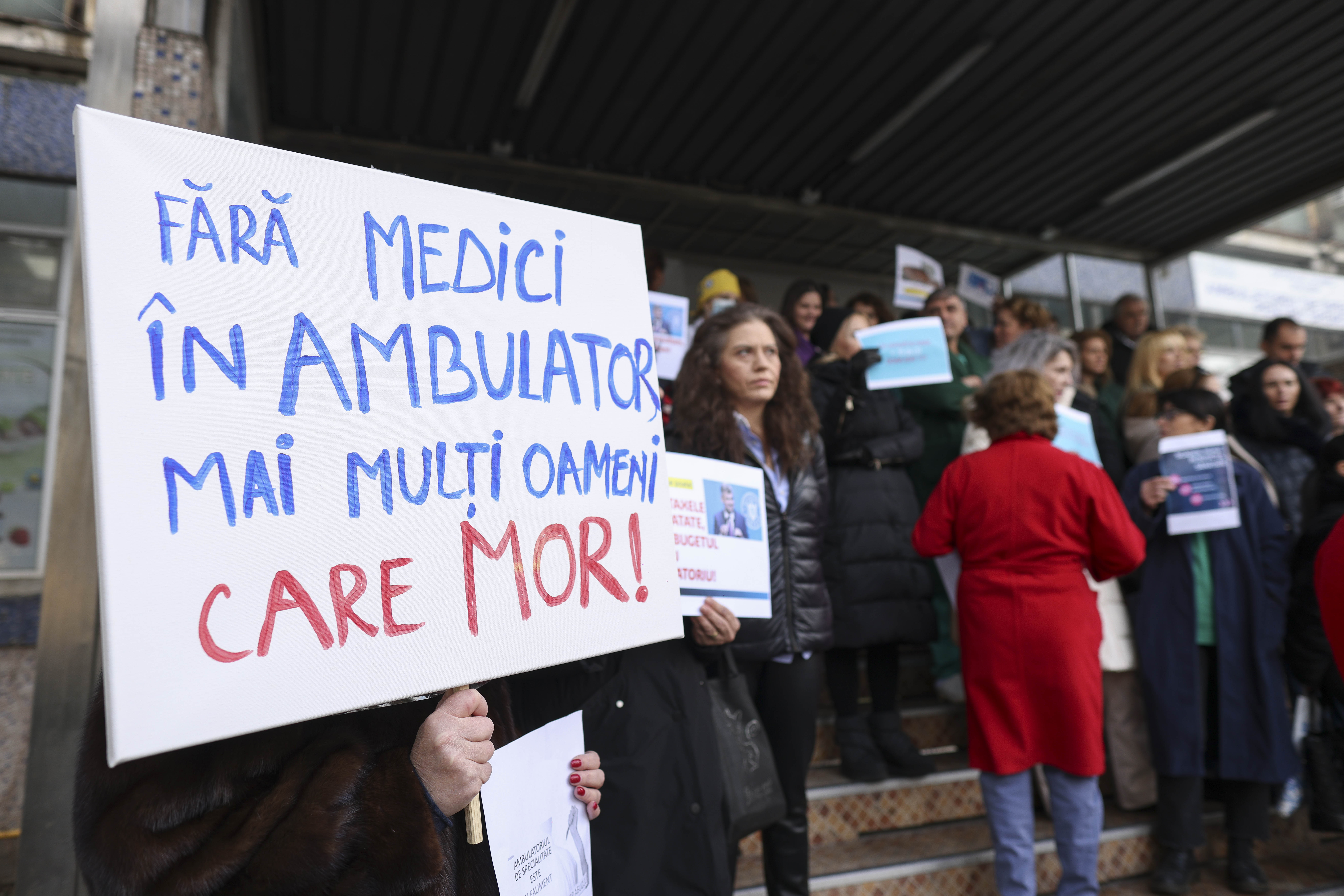 "Vă vor trata astrologii, numerologii". Cresc tensiunile în sănătate, medicii amenință că închid cabinetele, iar 4.000 se pot pensiona