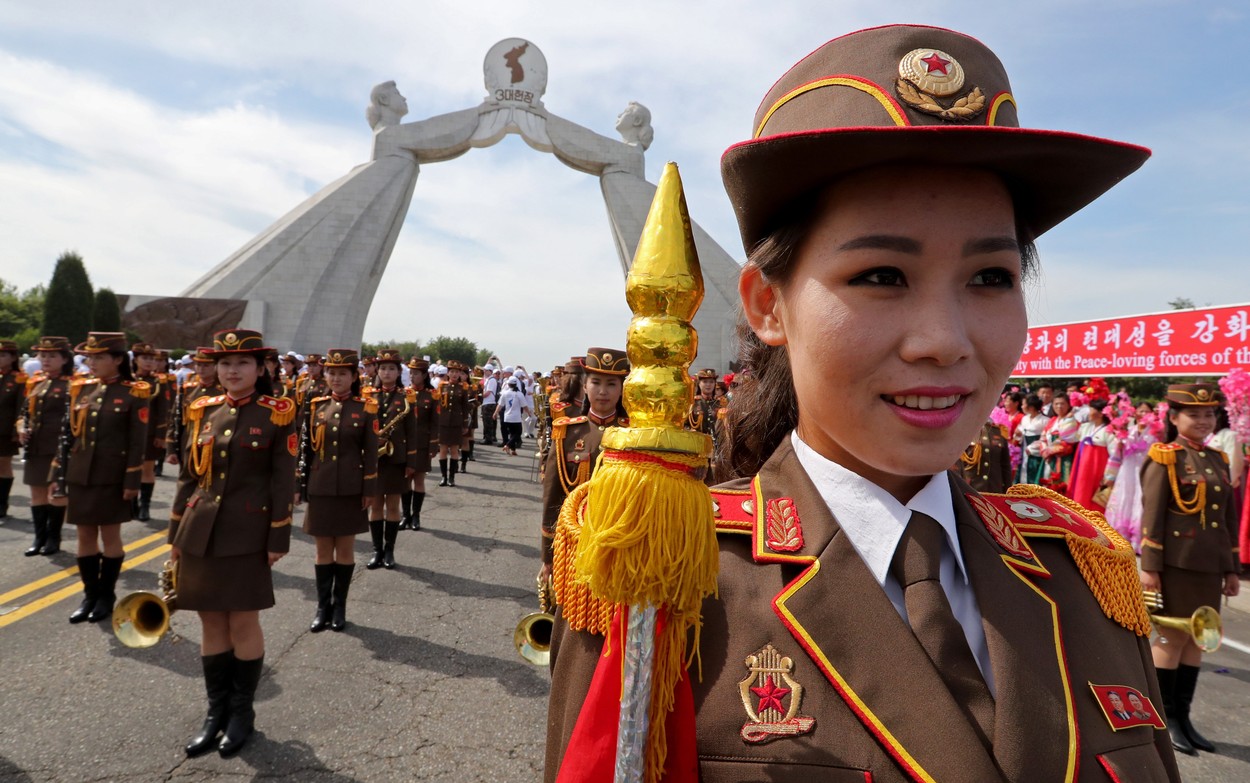 Kim Jong Un jură să distrugă Arcul Reunificării ridicat de tatăl său și renunța la planul bunicului de unire pașnică cu Sudul