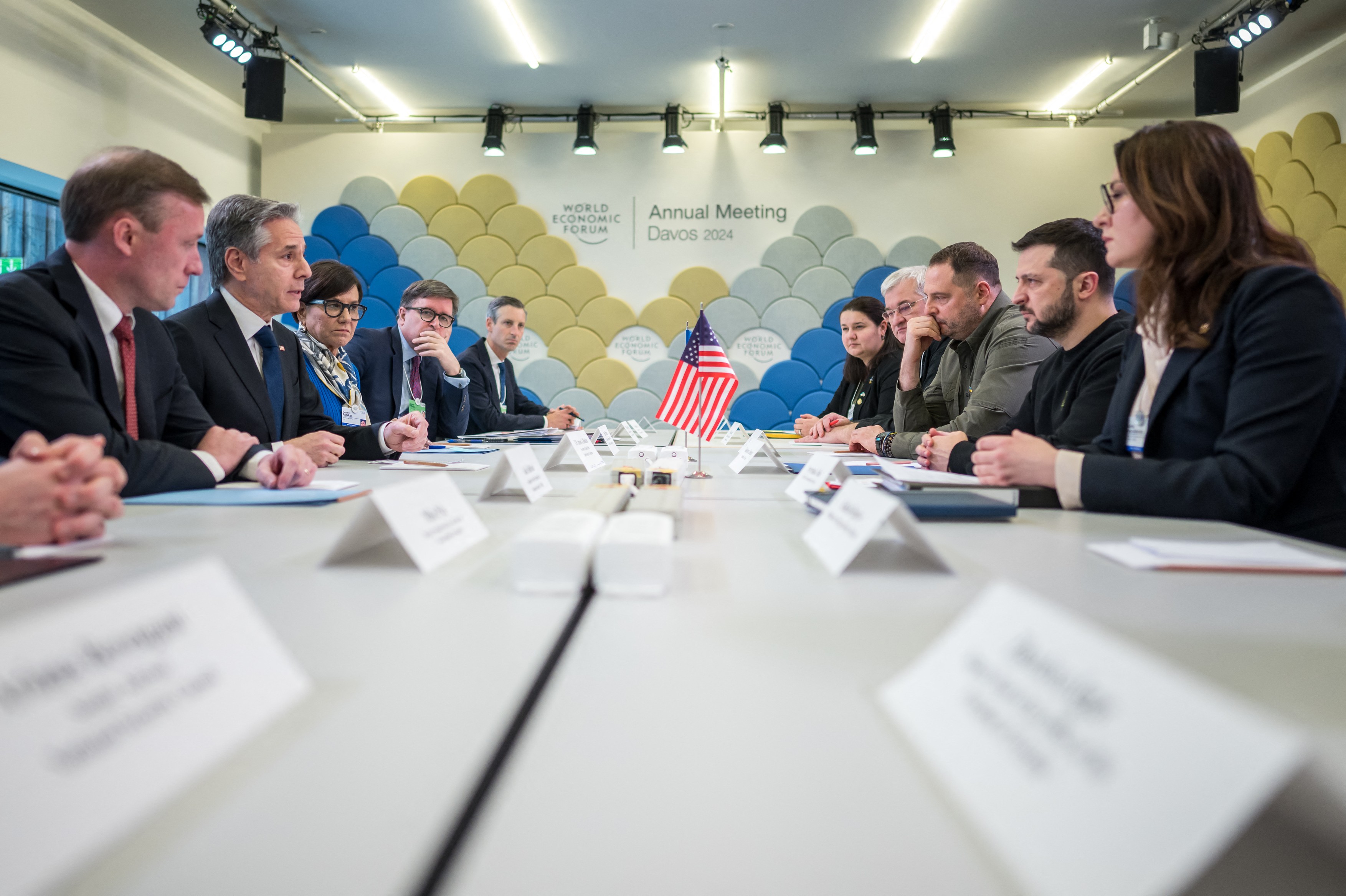 Zelenski s-a întâlnit cu Blinken la Davos: Ne bazăm pe sprijinul SUA. Este esențial pentru țara noastră