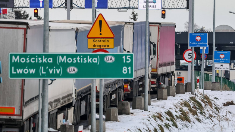 Polish transport business block border crossings with Ukraine - 15 Jan 2024