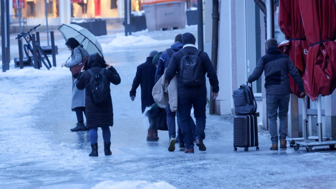 Eine massive Eisregenfront zog in den frühen Morgenstunden über Süddeutschland hinweg und hatte in in sich. Dauerregen b