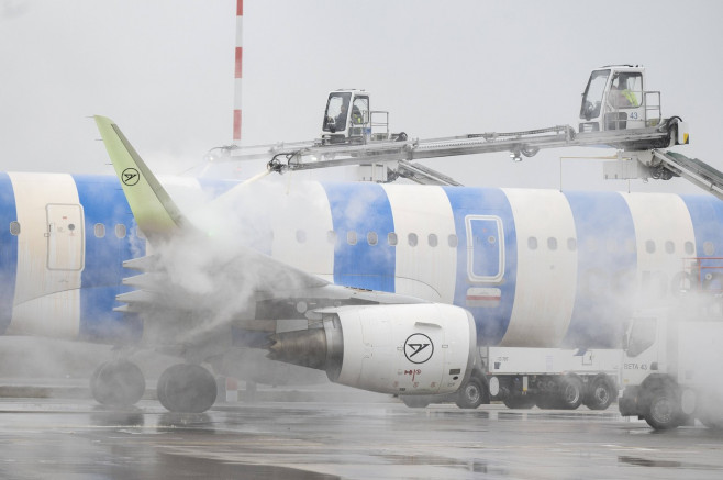 Wetter Flughafen Frankfurt 17.01.2024 Frankfurt Kälte und Wetterwarnung am Frankfurter Flughafen Fraport. Auf dem Vorfel