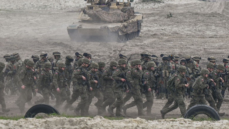 militari polonezi într-o aplicație NATO