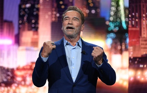 Arnold Schwarzenegger a fost reţinut pe aeroportul din Munchen