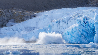 calotă glaciară topindu-se