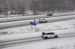 Tief Gertrud hat mit ergibigem Schneefall das Rheinlanderreicht. Die Winterdienste kommen wie hier Autobahn 565 in Höhe