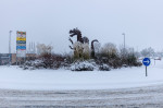 Tief Gertrud hat mit ergiebigem Schneefall das Rheinland erreicht. Die Winterdienste kommen wie hier in Wachtberg am Ein