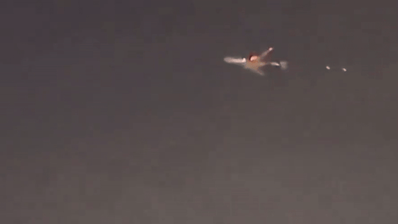 Avion Boeing în flăcări, la scurt timp după decolare. Un motor a luat foc în zbor