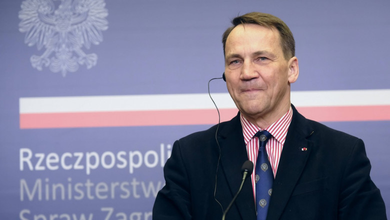 Radoslaw Sikorski face declaratii de presa