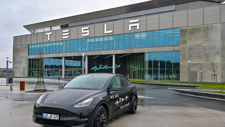 showroom tesla