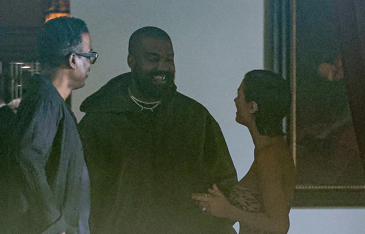Ye (Kanye West) și-a pus „dinți” de titan în valoare de 850.000 de dolari. „Nu seamănă deloc cu nimic din ce s-a mai făcut până acum”