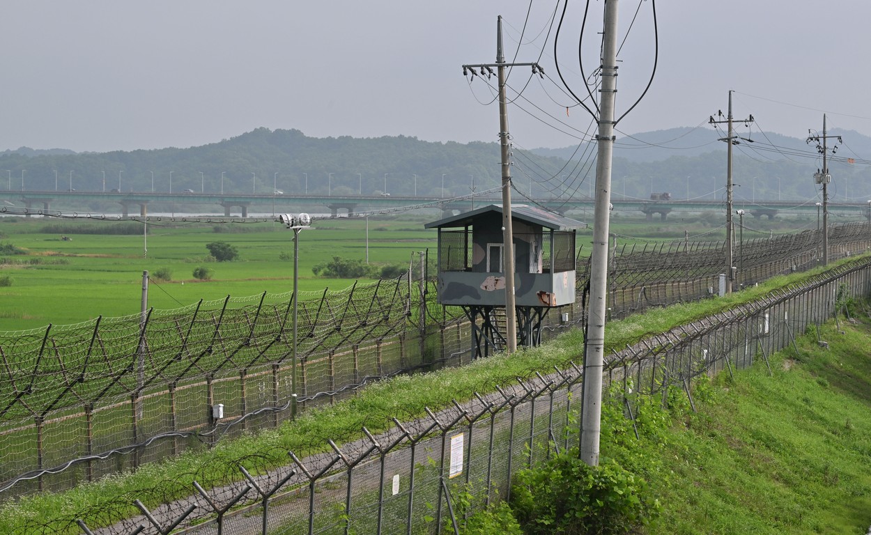 Tot mai mulți membri ai elitei lui Kim Jong Un fug în Coreea de Sud. Numărul nord-coreenilor care încearcă să scape s-a triplat în 2023