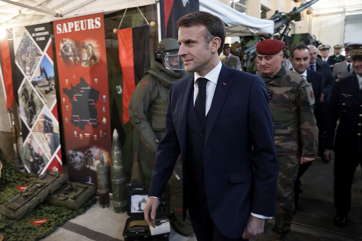 Macron spune că industria franceză trebuie să grăbească trecerea la „economia de război”