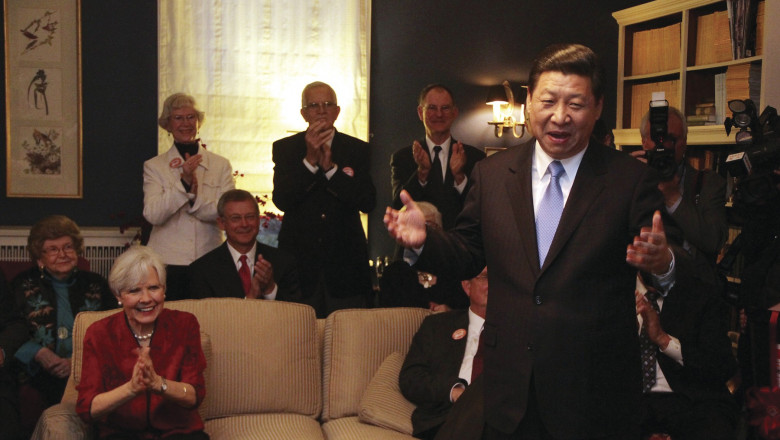 xi jinping cu sarah lande in timpul vizitei din 2012