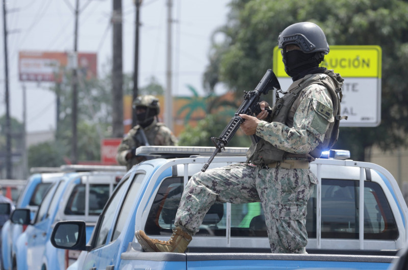 GYE-OPERATIVO MILITAR Guayaquil, miĂ� rcoles 10 de enero del 2024 Un contingente de militares realizaron un operativo tip