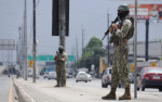 GYE-OPERATIVO MILITAR Guayaquil, miĂ� rcoles 10 de enero del 2024 Un contingente de militares realizaron un operativo tip