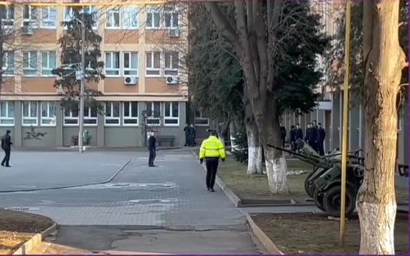 Un elev de la Liceul Militar din Alba Iulia a murit după ce s-a aruncat de la etajul 4 al internatului. A lăsat un bilet de adio