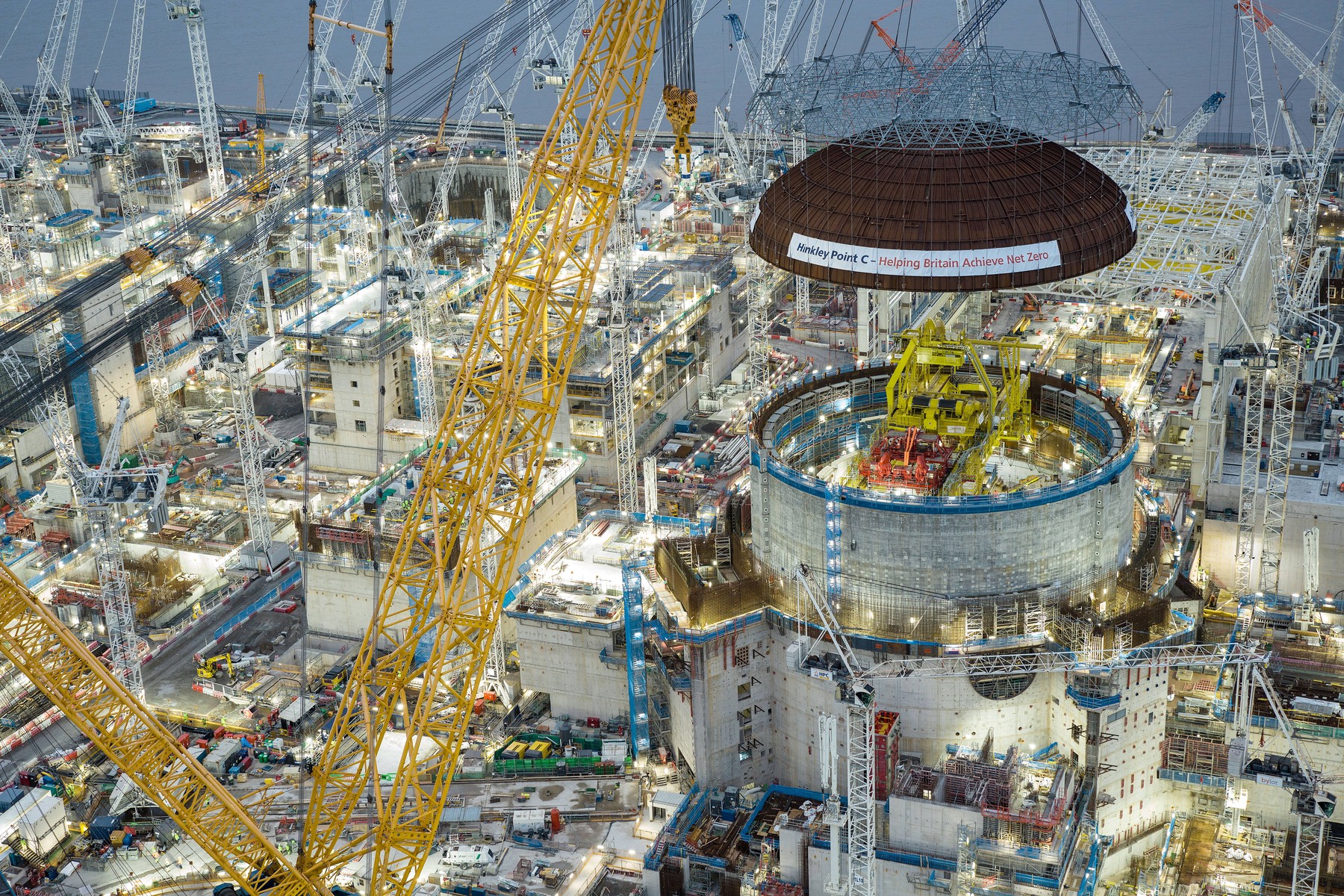 Londra vrea să construiască încă o centrală nucleară mare