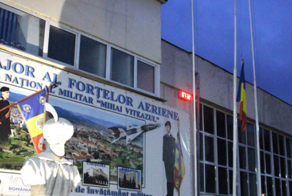Elevul de 15 ani de la Colegiul Militar Alba Iulia care s-a aruncat de la etaj fusese declarat apt psihologic. Ce spun colegii lui