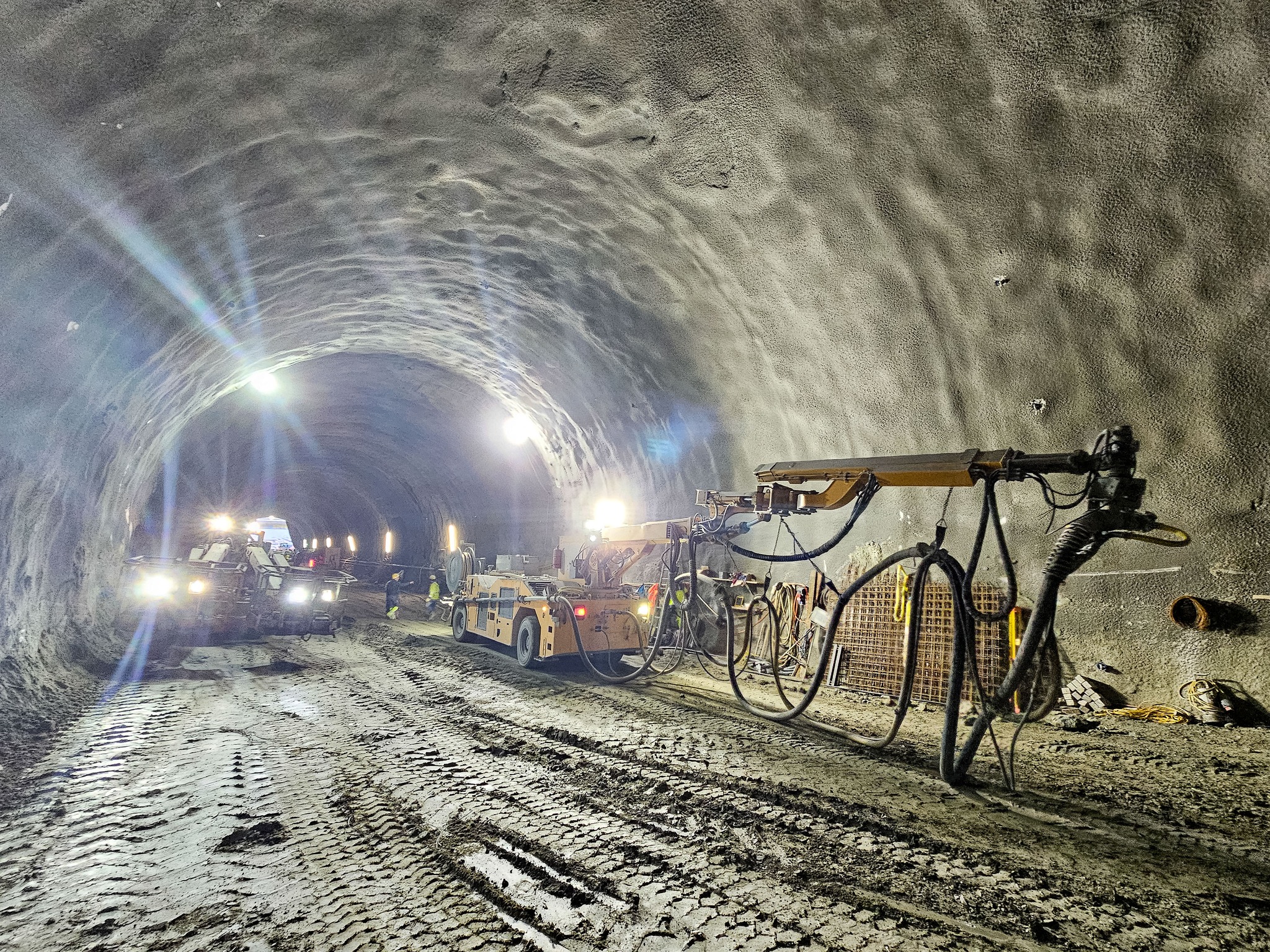 Imagini spectaculoase cu "Daniela", primul tunel de pe o autostradă din România. Când se va circula din Sibiu la Pitești pe autostradă