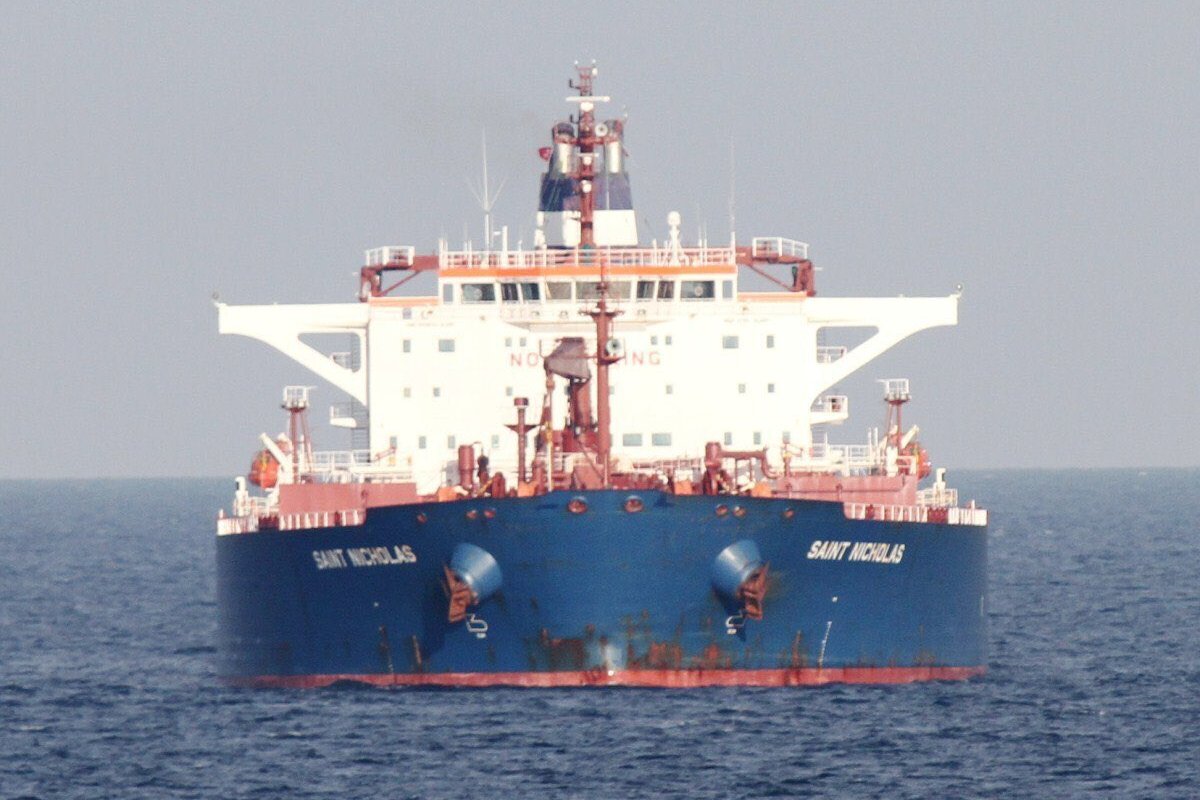 Un petrolier care a fost implicat anul trecut într-o dispută SUA-Iran a fost capturat lângă Oman de bărbați înarmați