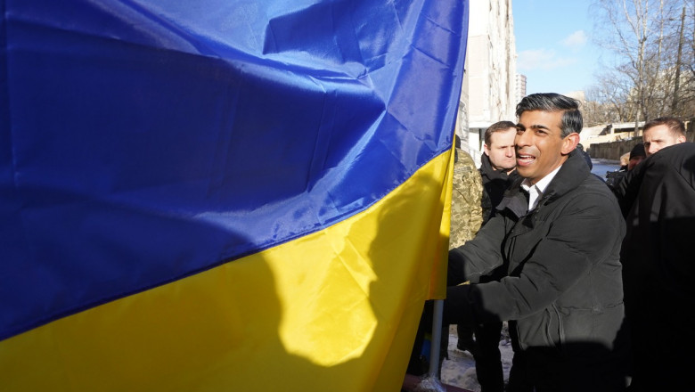 Rishi Sunak cu steagul Ucrainei