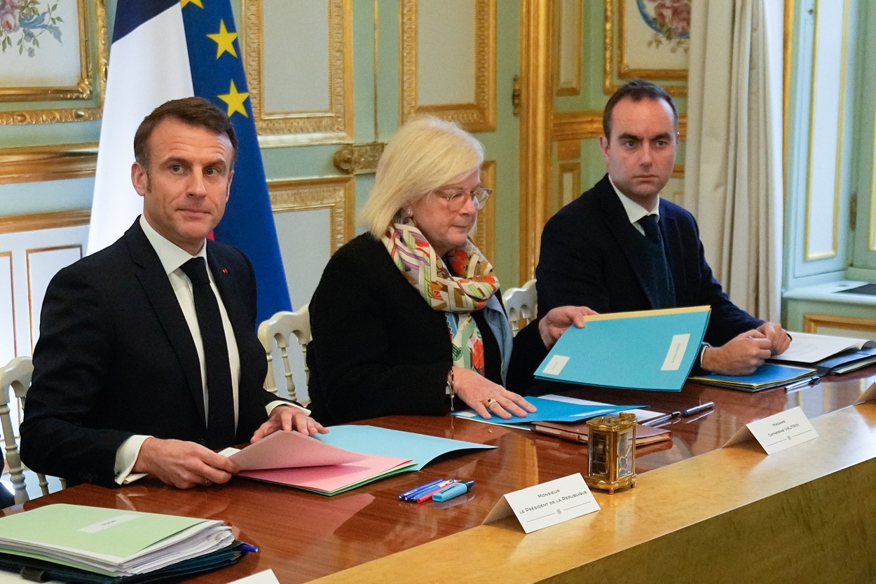 Macron le-a cerut miniștrilor săi din noul guvern să fie „revoluţionari”