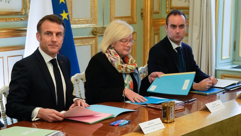 Emmanuel Macron cu membri ai guvernului francez
