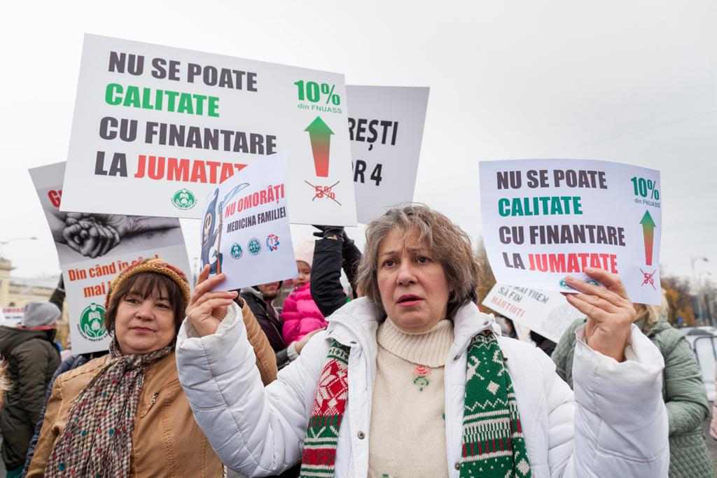 USR: Marcel Ciolacu trebuie să înceteze să mai taie de la Sănătate și Educație ca să-și protejeze specialii