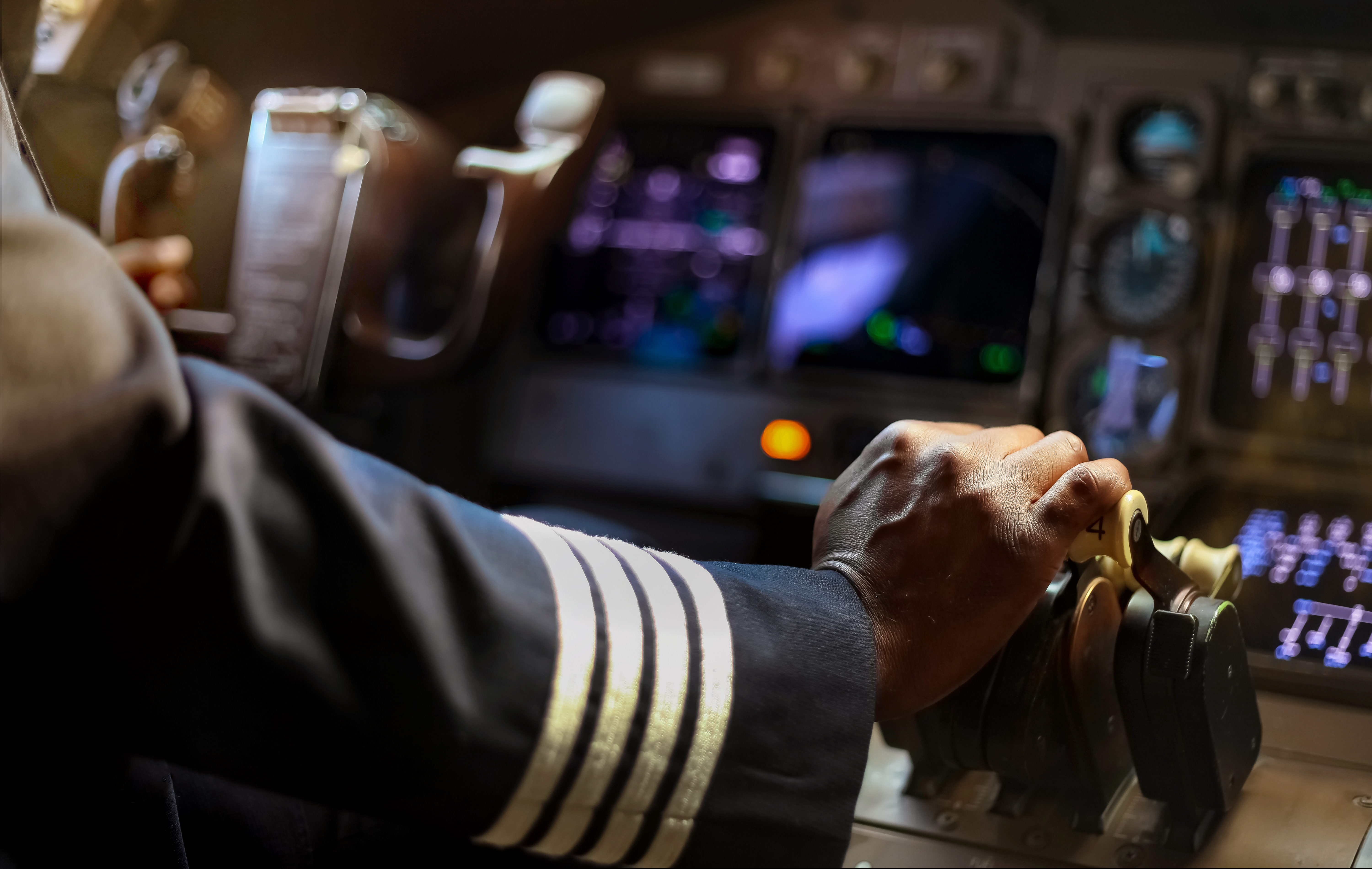 „Ca în filme”. Un pilot, răpit și torturat în timpul unei escale. A fost atacat când își făcea cumpărăturile